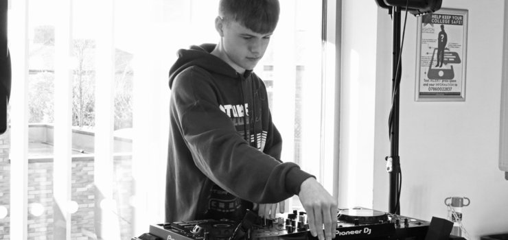 Image of Jake Kelly DJs at Lunchtime LIVE 